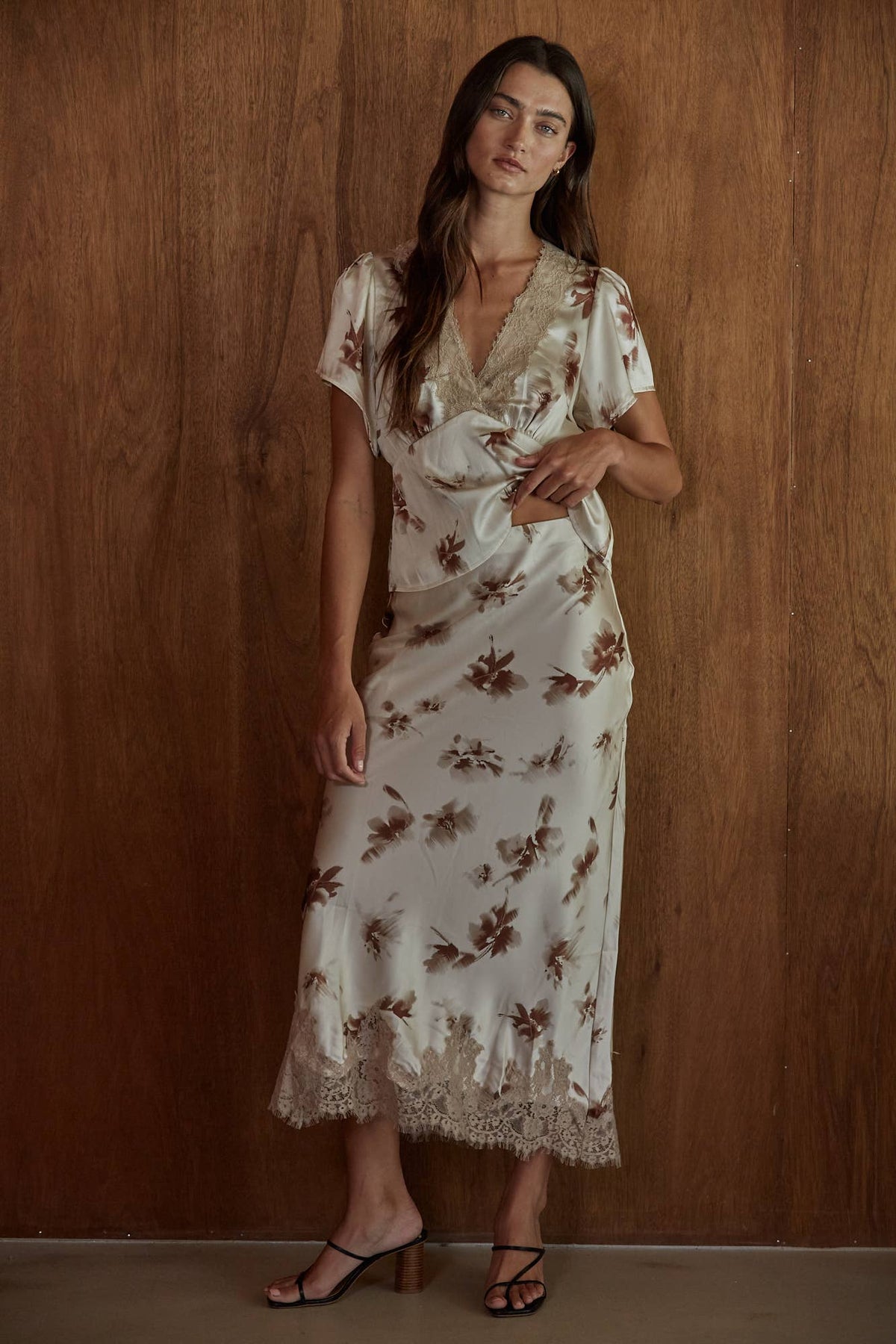 L9816B2 | Woven Satin Polyester Floral Print Midi Skirt