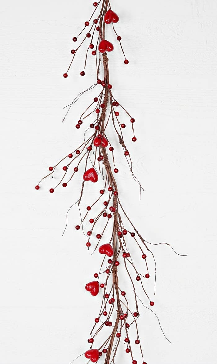 31251- 4.5ft Garland-Red Hearts and Berries-