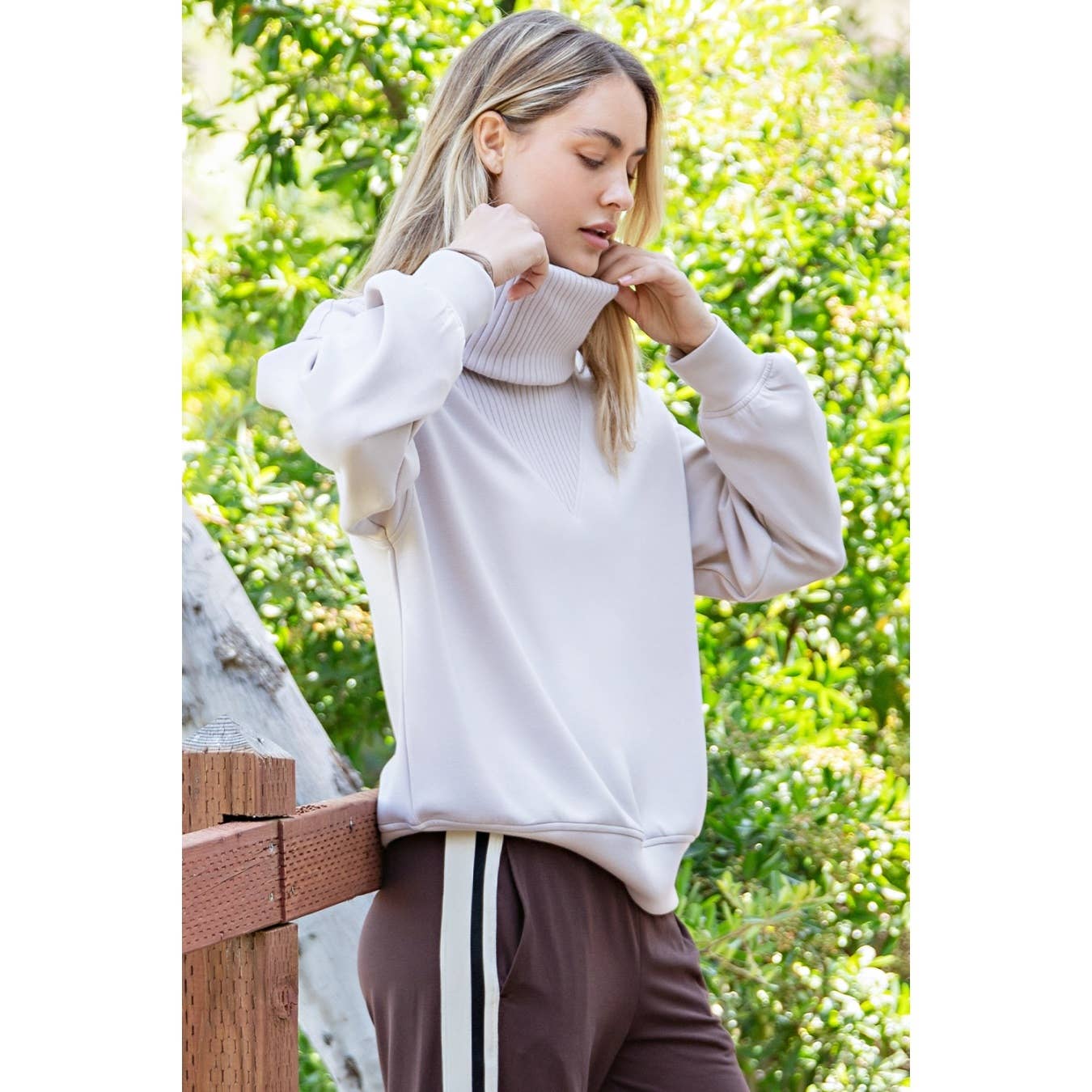 MODAL SCUBA LUXE V-TURTLENECK