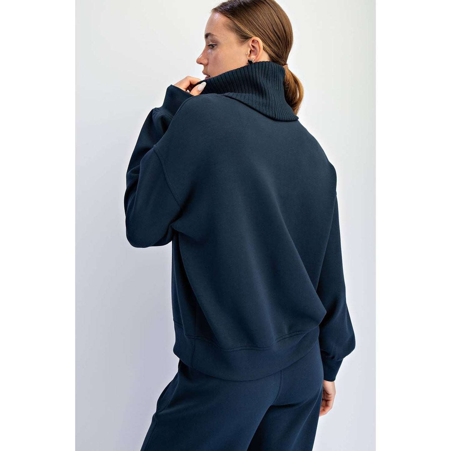 MODAL SCUBA LUXE V-TURTLENECK