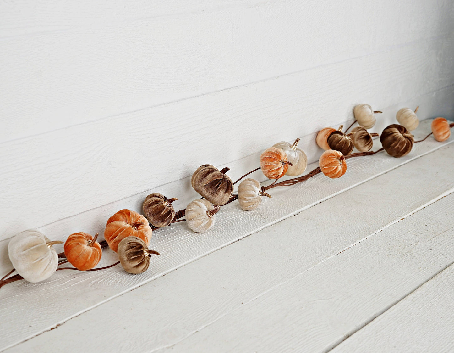 31320-4-foot Garland with mixed pumpkins