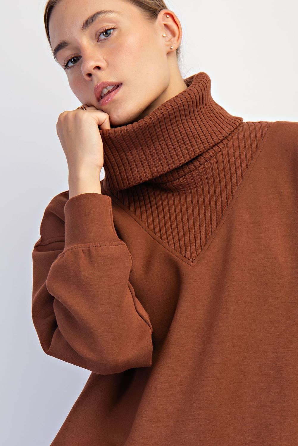 MODAL SCUBA LUXE V-TURTLENECK