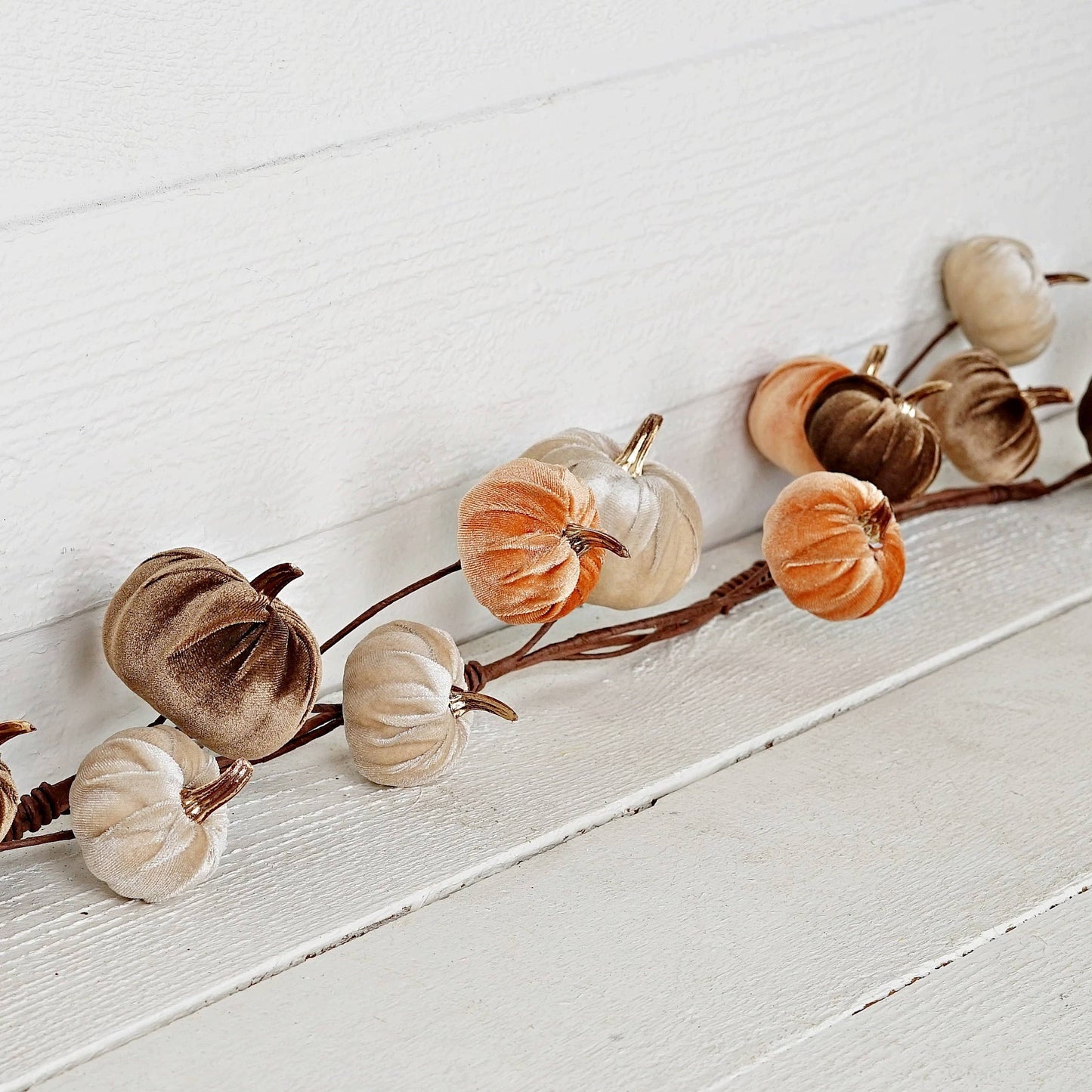 31320-4-foot Garland with mixed pumpkins
