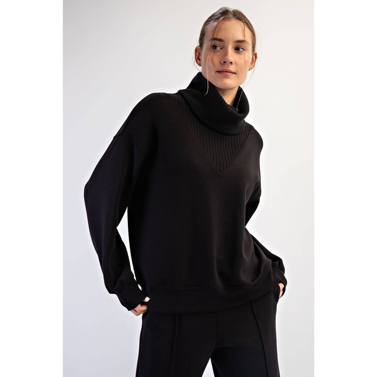 MODAL SCUBA LUXE V-TURTLENECK