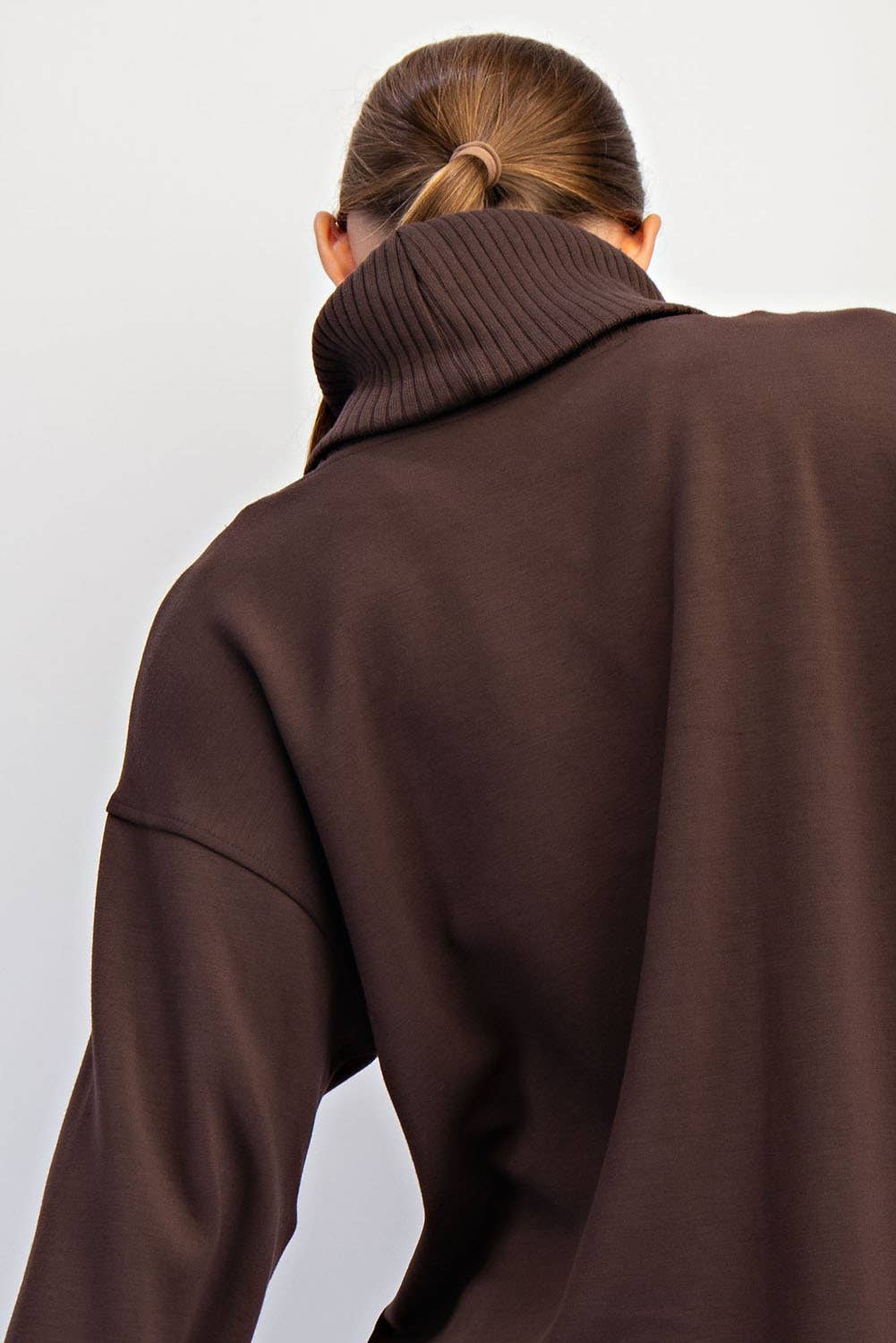 MODAL SCUBA LUXE V-TURTLENECK