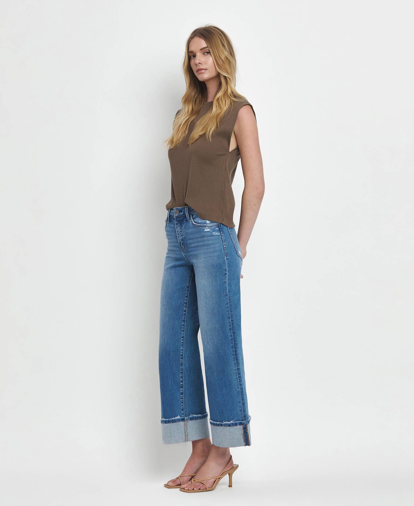 HIGH RISE MEDIUM WASH CUFFED WIDE JEANS F5890