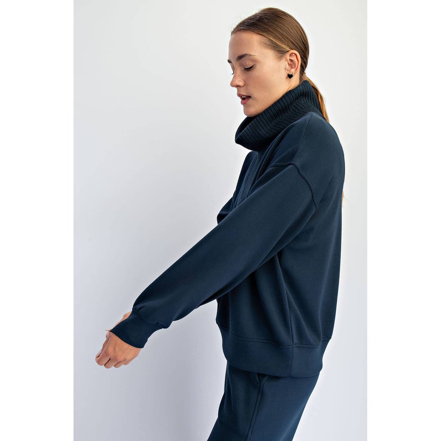 MODAL SCUBA LUXE V-TURTLENECK