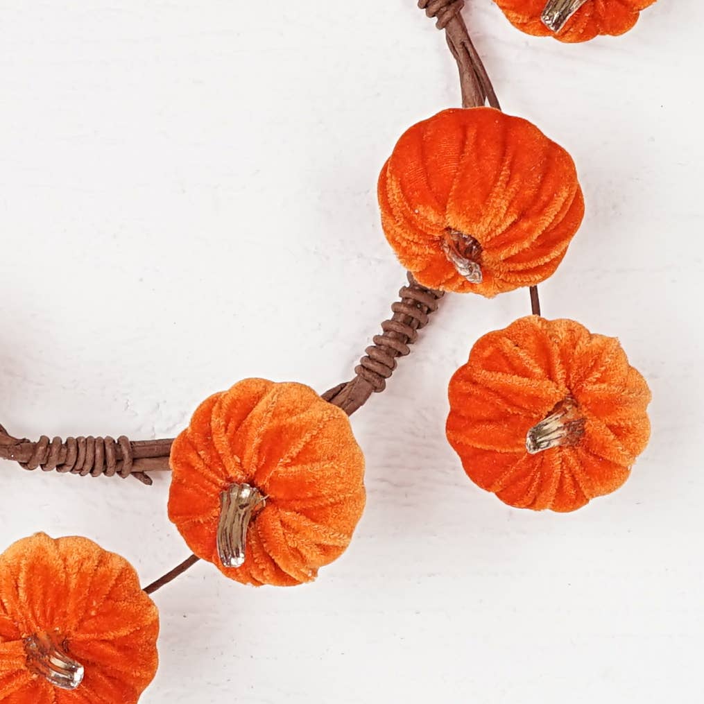 31311-11-inch(6.5) Wreath with Orange pumpkins