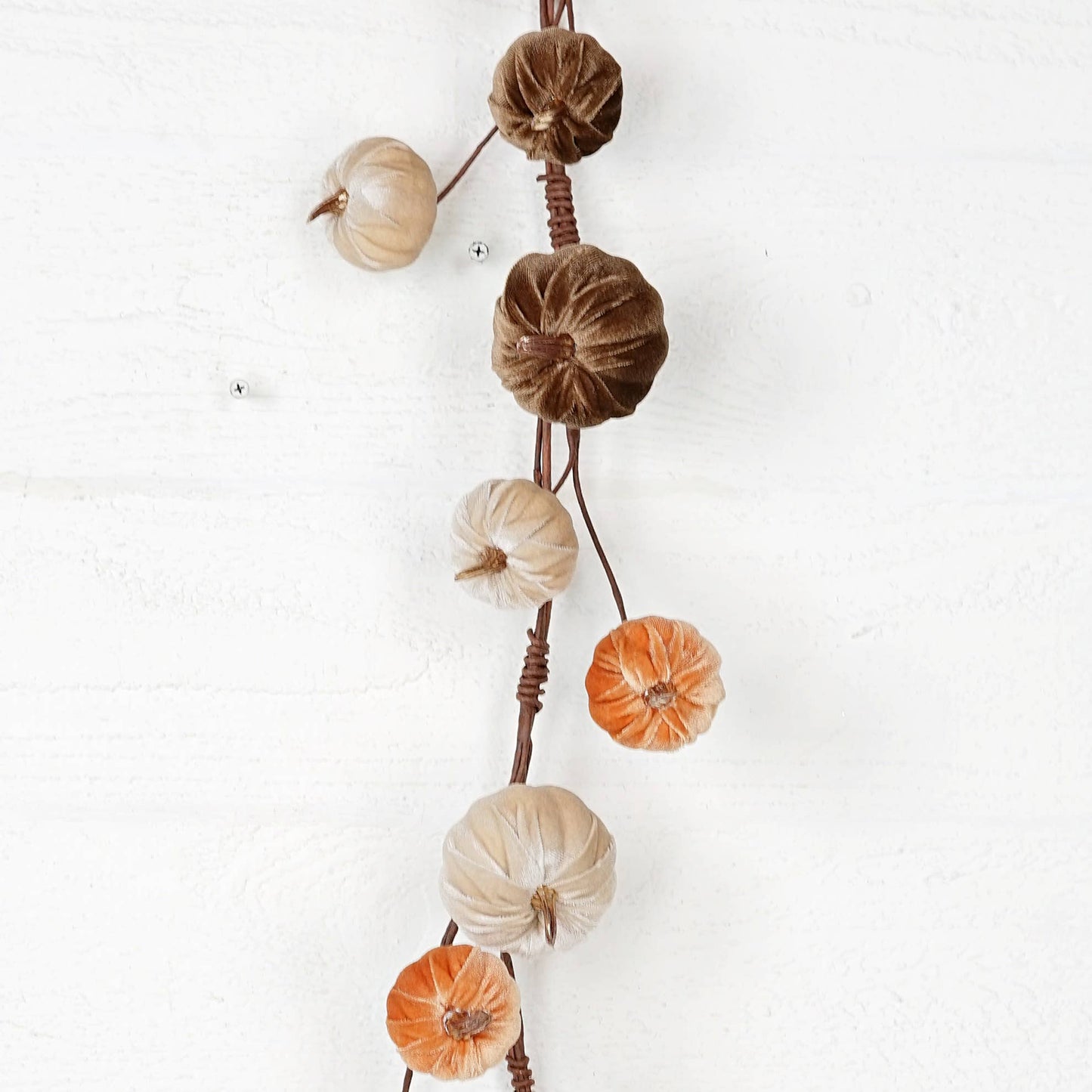 31320-4-foot Garland with mixed pumpkins
