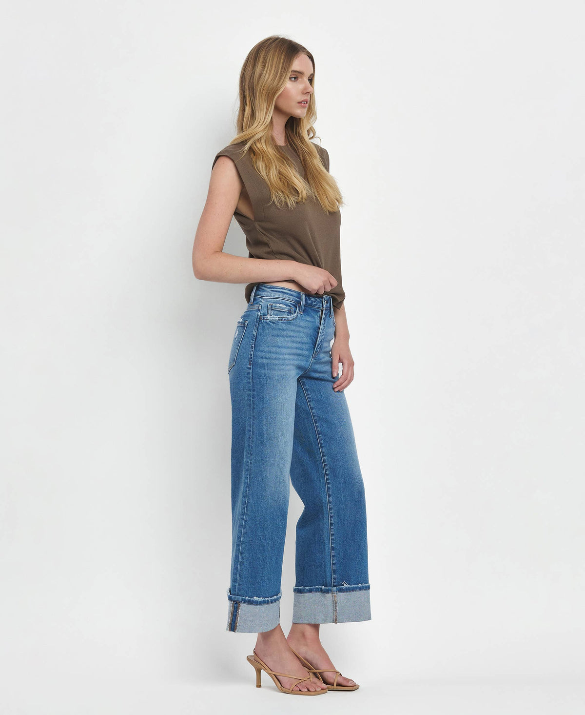 HIGH RISE MEDIUM WASH CUFFED WIDE JEANS F5890