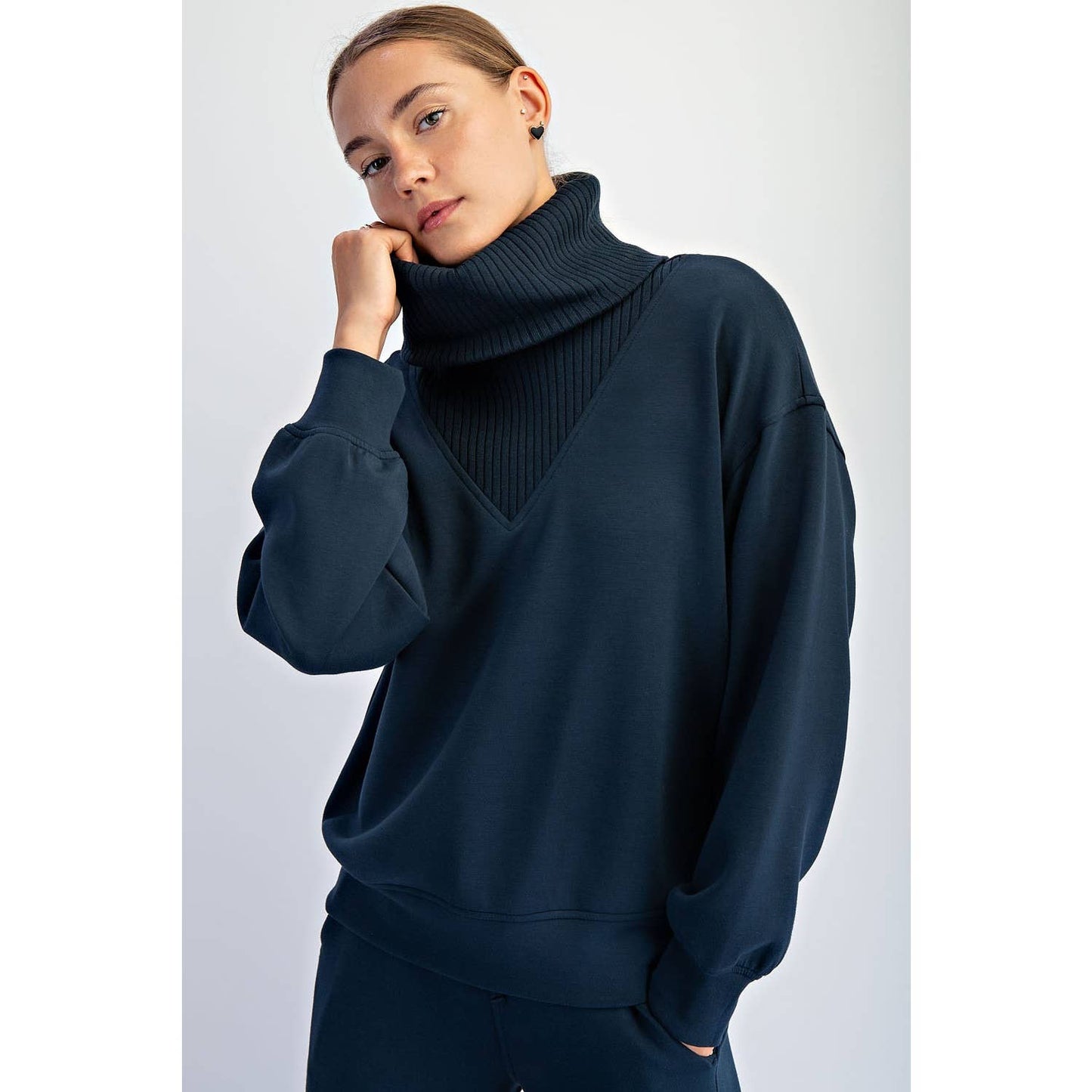 MODAL SCUBA LUXE V-TURTLENECK