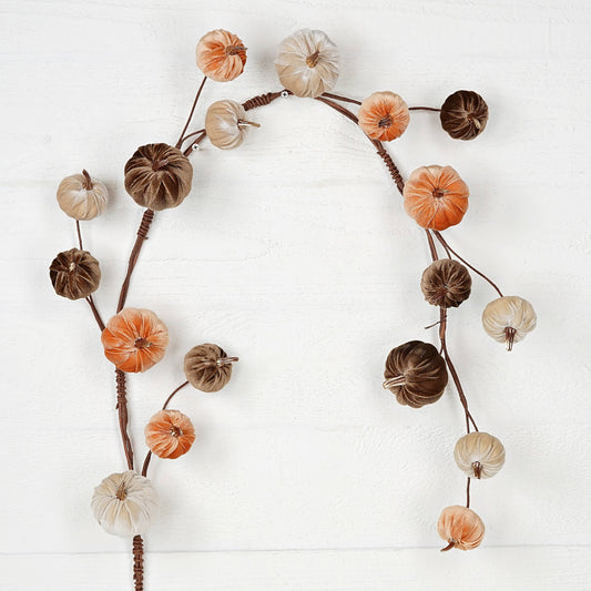 31320-4-foot Garland with mixed pumpkins