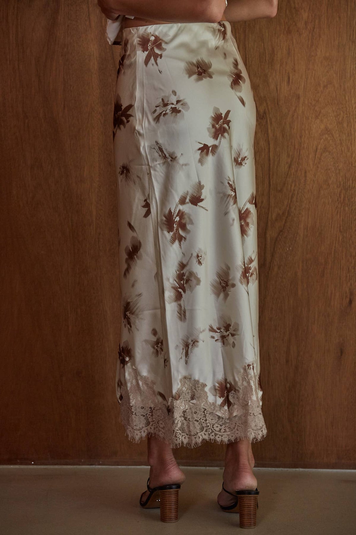 L9816B2 | Woven Satin Polyester Floral Print Midi Skirt