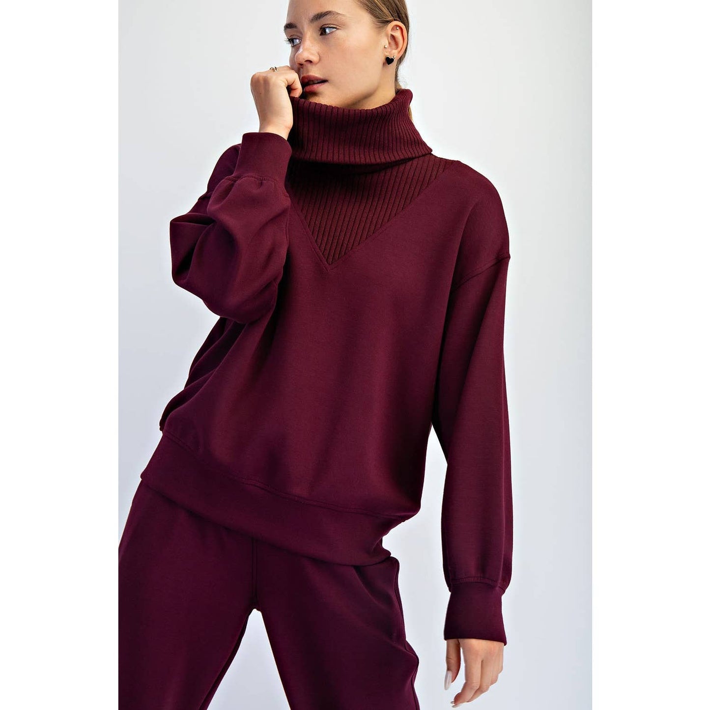 MODAL SCUBA LUXE V-TURTLENECK