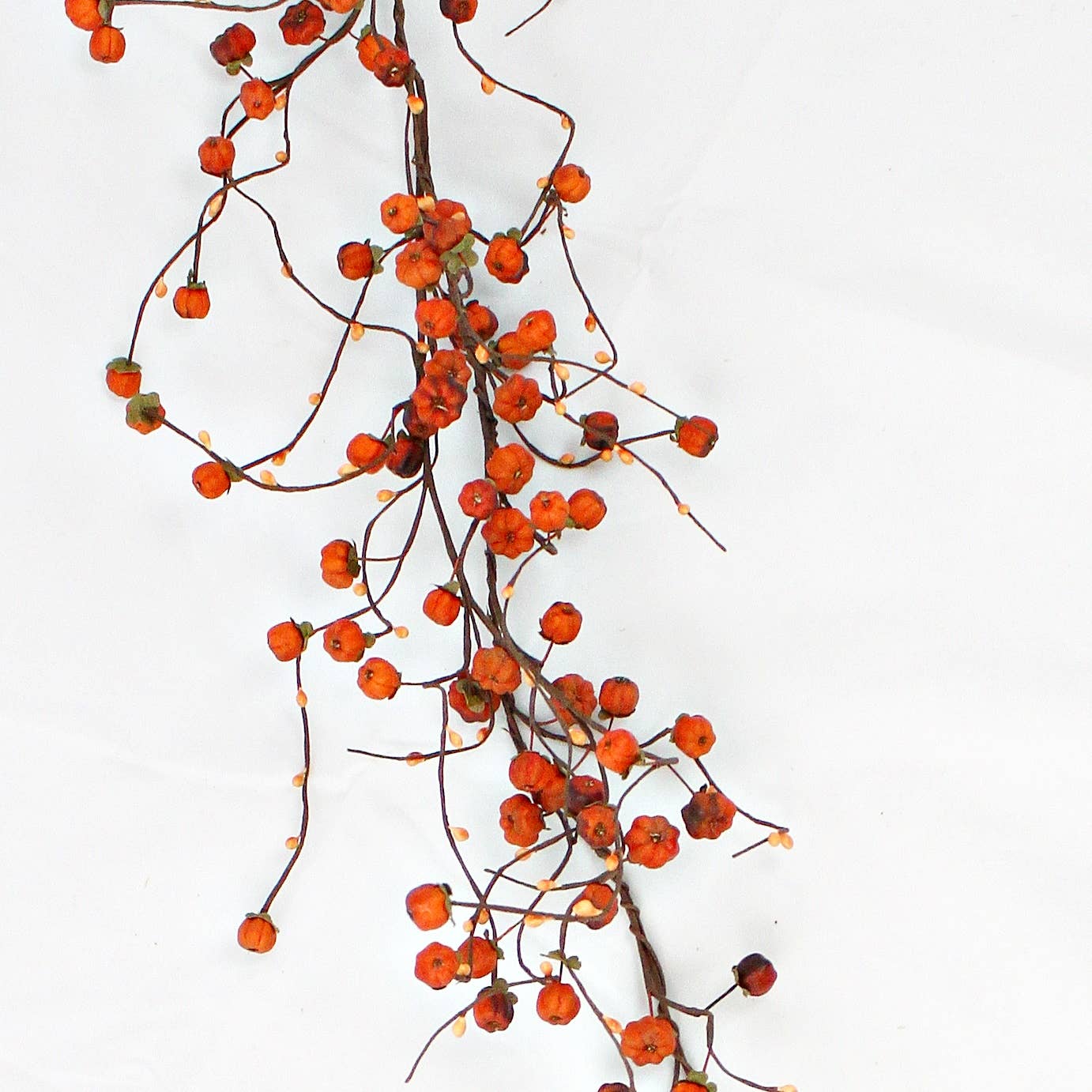 ISB15993- 4ft Podka and Pips wispy garland