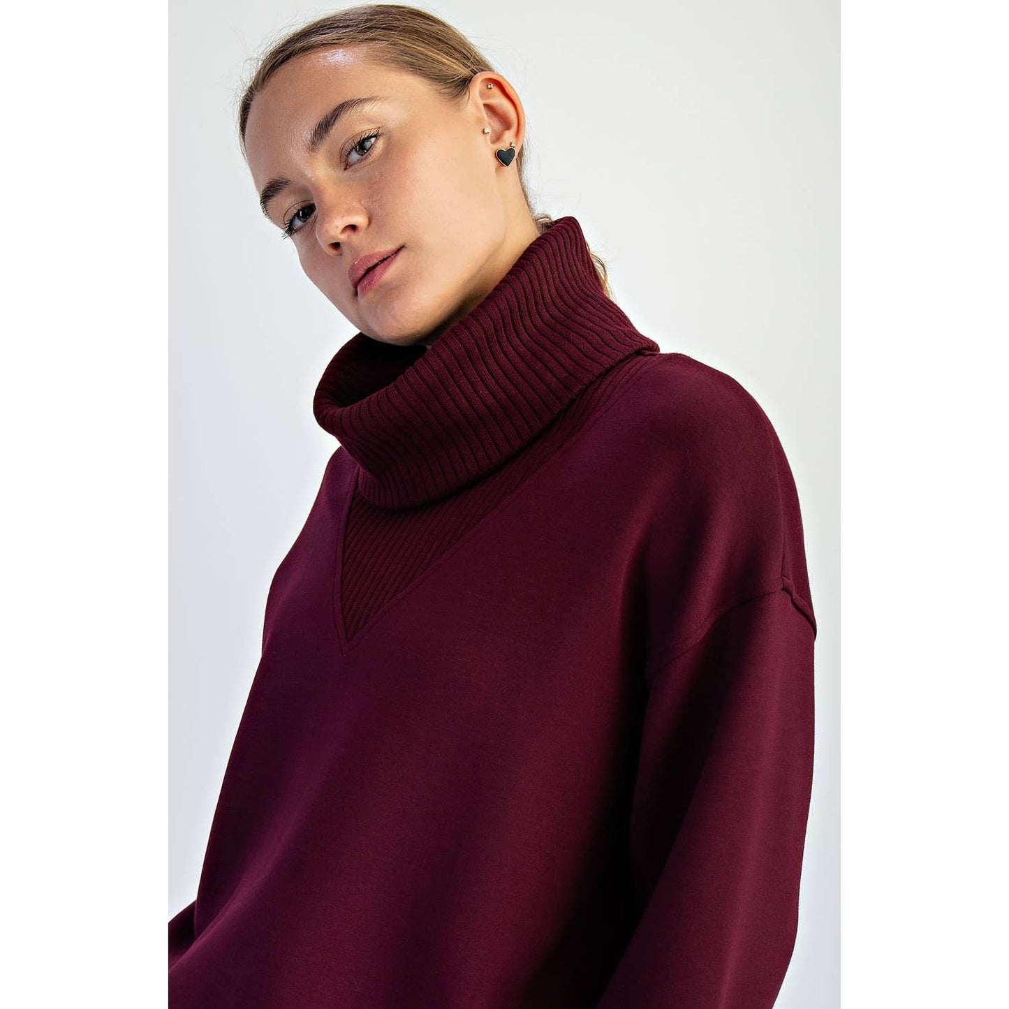 MODAL SCUBA LUXE V-TURTLENECK
